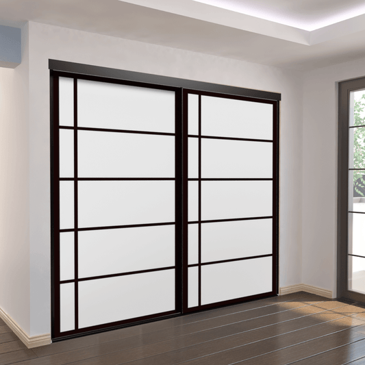 Une porte de placard en aluminium et toile tendue au style épuré japonais